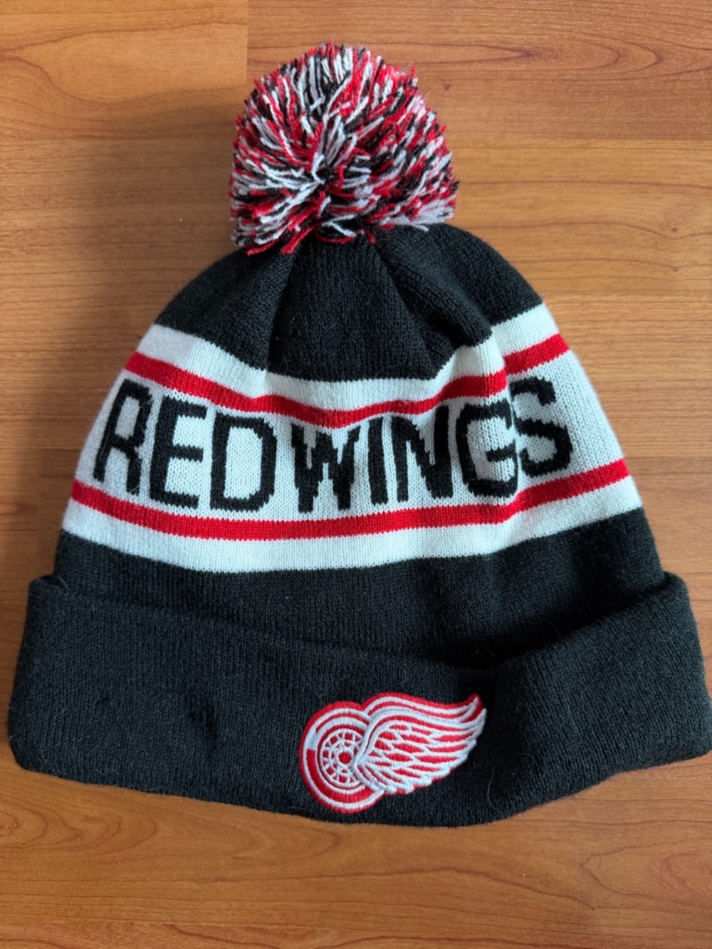 Detroit Red Wings New Era Fleece-Lined Beanie